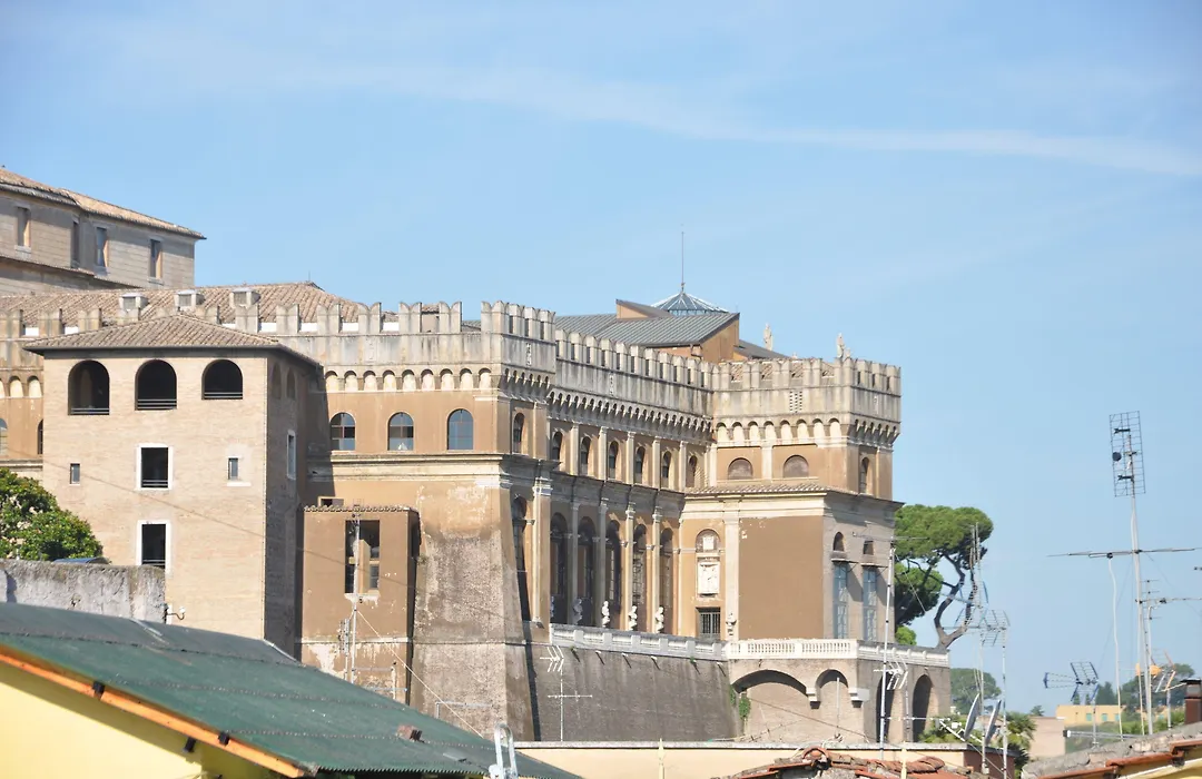 Le Suite Di Via Ottaviano - Suite In Rome B&B-1